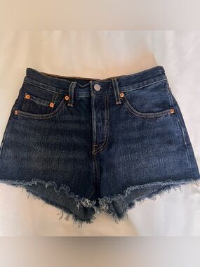 NWT- Levi's Dark Blue Frayed Hem Women's Denim Shorts